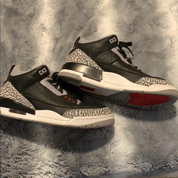 Air Jordan three breds - Picture 2 of 5